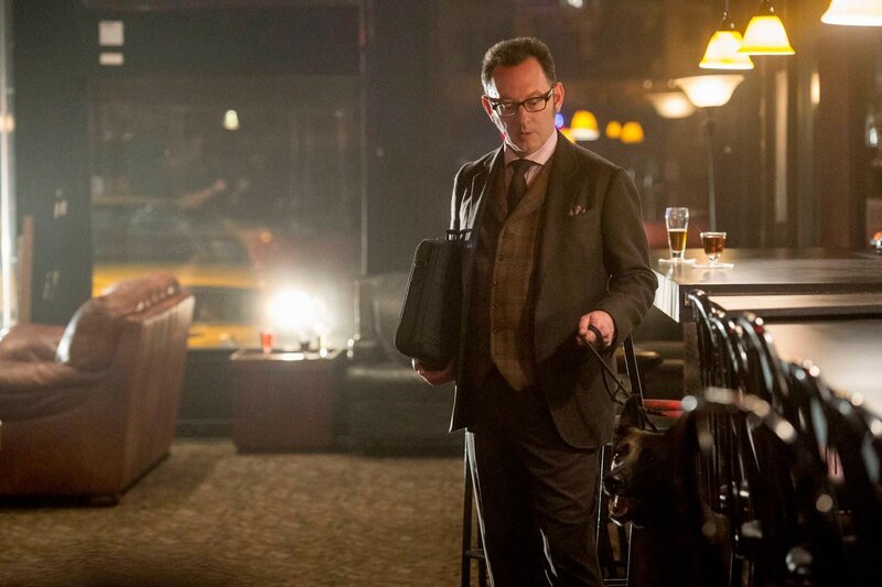 Harold Finch (Michael Emerson) – Bild: David Giesbrecht /​ WARNER BROS. /​ CBS ENTERTAINMENT