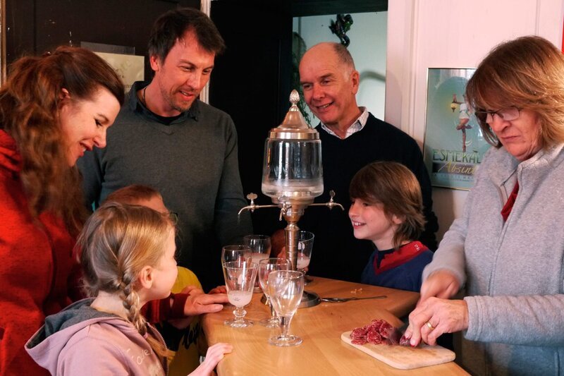 Die Kinder dürfen nur zuschauen: Familie Martin – Bild: ZDF und arte/​Michael Dreyer