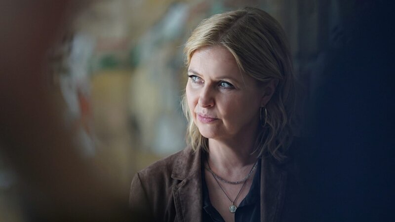 Vera Lanz (Katharina Böhm) macht sich wegen des frei herumlaufenden Mörders Sorgen um ihre Tochter Zoe. – Bild: Michael Marhoffer