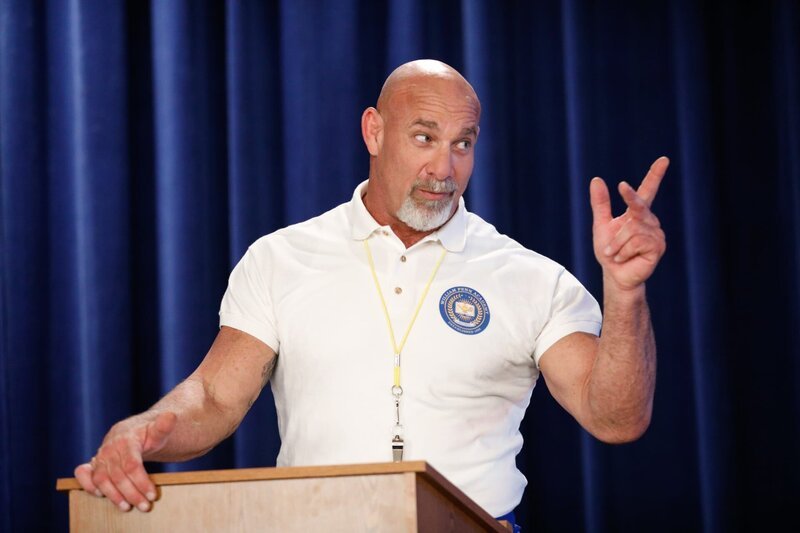 Bill Goldberg (Coach Nick). – Bild: ORF 1