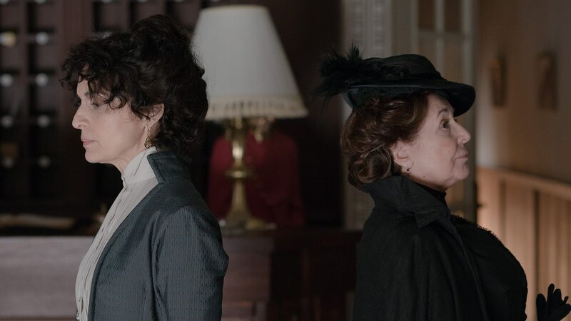 Doña Teresa (Adriana Ozores, l.) – Bild: AXN White