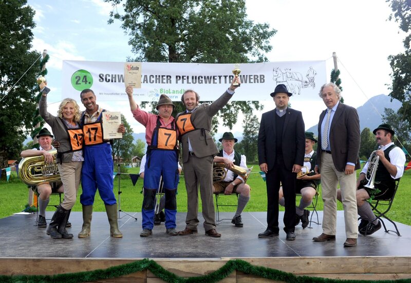 24 Milchkühe und kein Mann – Bild: ARD Degeto/​BR/​Hans-Joachim Pfeiffer