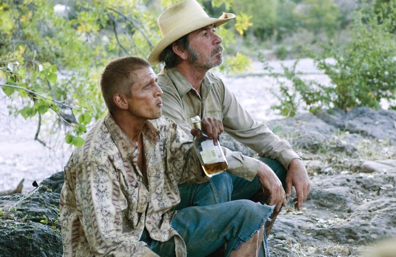 v.li.: Mike Norton (Barry Pepper), Pete Perkins (Tommy Lee Jones) – Bild: PLURIMEDIA (EuropaCorp) v.li.: Mike Norton (Barry Pepper), Pete Perkins (Tommy Lee Jones) – Bild: PLURIMEDIA (EuropaCorp)