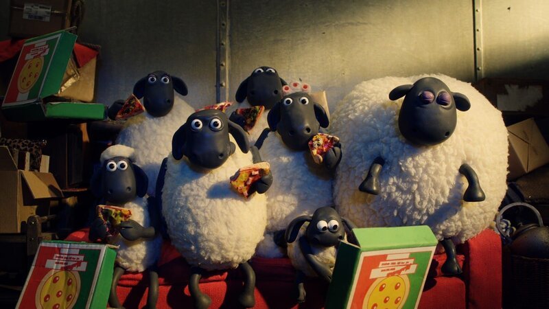 Pizza im Möbelwagen: Shaun und seine Freunde machen einen besonderen Ausflug. – Bild: WDR/​Aardman Animation Ltd./​BBC