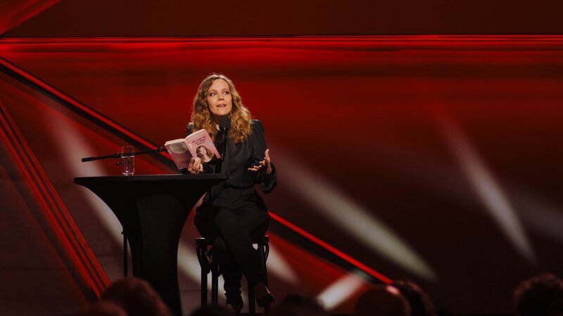 Sarah Bosetti – Bild: Honorarfrei – nur für diese Sendung inkl. SocialMedia bei Nennung ZDF und Dennis Weissmantel. Sarah Bosetti – Bild: Honorarfrei – nur für diese Sendung inkl. SocialMedia bei Nennung ZDF und Dennis Weissmantel.