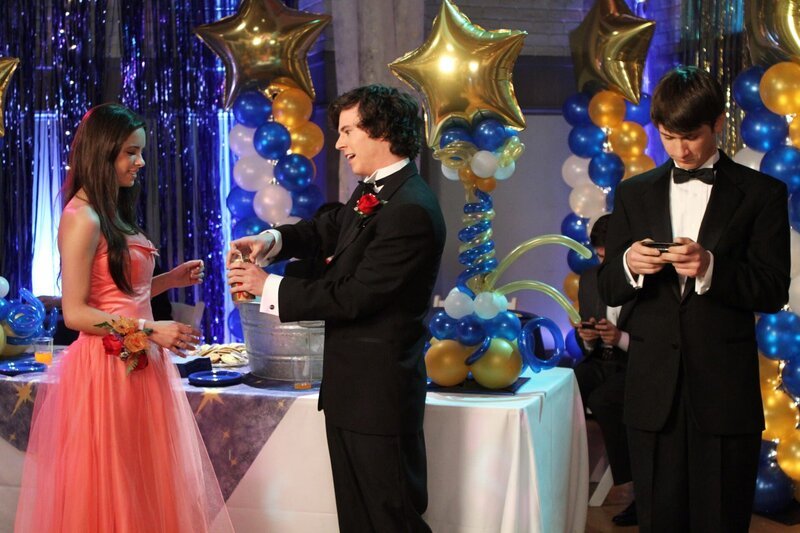 Axl Heck (Charlie McDermott) – Bild: Warner TV Comedy Germany