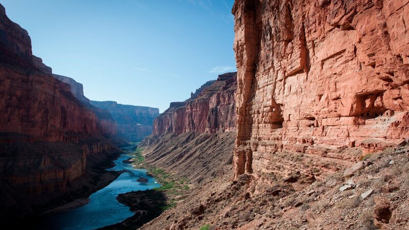 Die Nankoweap Kornspeicher gehören zu den Überbleibseln menschlicher Siedlungen im Grand Canyon. Die ältesten gefundenen menschlichen Gegenstände sind annähernd 12.000 Jahre alt und stammen aus der paleoindianischen Zeit. – Bild: ZDF und NDR/​Doclights GmbH/​Matthew Kline