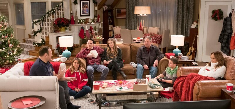 V.l.: Kevin Gable (Kevin James), Sara Gable (Mary-Charles Jones), Chale Witt (Ryan Cartwright), Kendra Gable (Taylor Spreitler), Kyle Gable (Gary Valentine), Jack Gable (James DiGiacomo), Vanessa Cellucci (Leah Remini) +++ – Bild: RTL /​ © 2017 Sony Pictures Television Inc. and CBS Studios Inc. All Rights Reserved