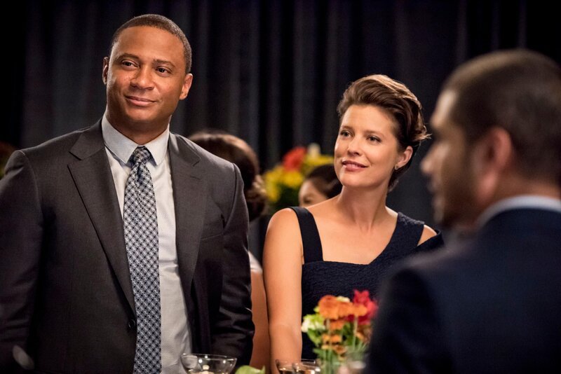 John Diggle (David Ramsey) und Lyla Michaels (Audrey Marie Anderson) +++ – Bild: RTL /​ Warner Bros. Entertainment