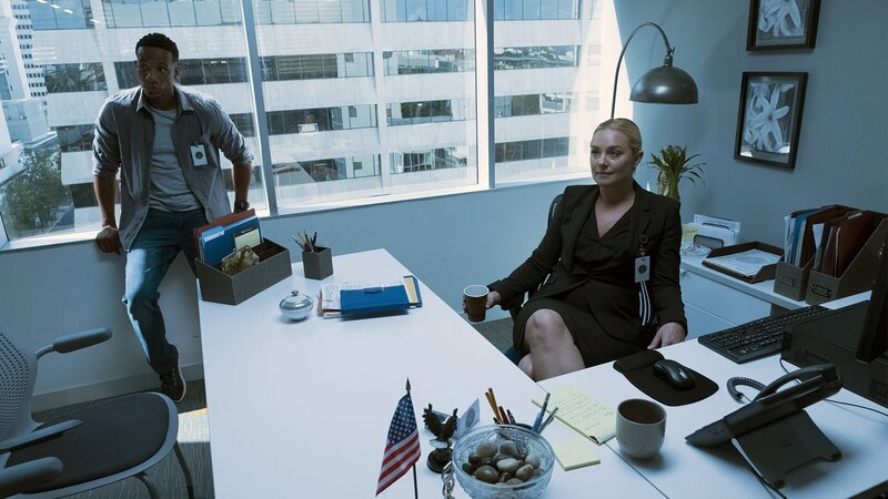 Damon Byrd (Arlen Escarpeta, l.), Agent Aria Price (Elisabeth Röhm, r.) – Bild: AXN Black