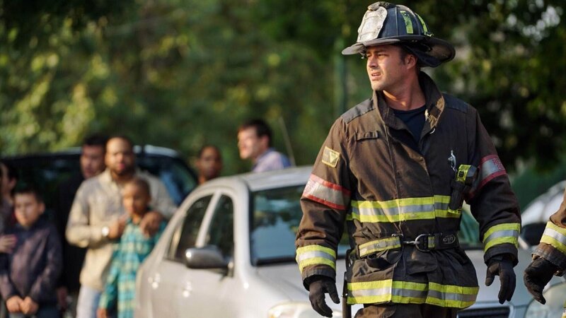 Kelly Severide (Taylor Kinney). Die Verwendung des sendungsbezogenen Materials ist nur mit dem Hinweis und Verlinkung auf TVNOW gestattet. – Bild: TVNOW /​ NBC Universal