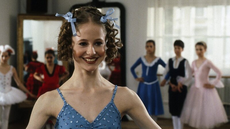 Anna Pelzer (Silvia Seidel) ist der Star der Kindertanzgruppe. – Bild: Nicole Kahlert