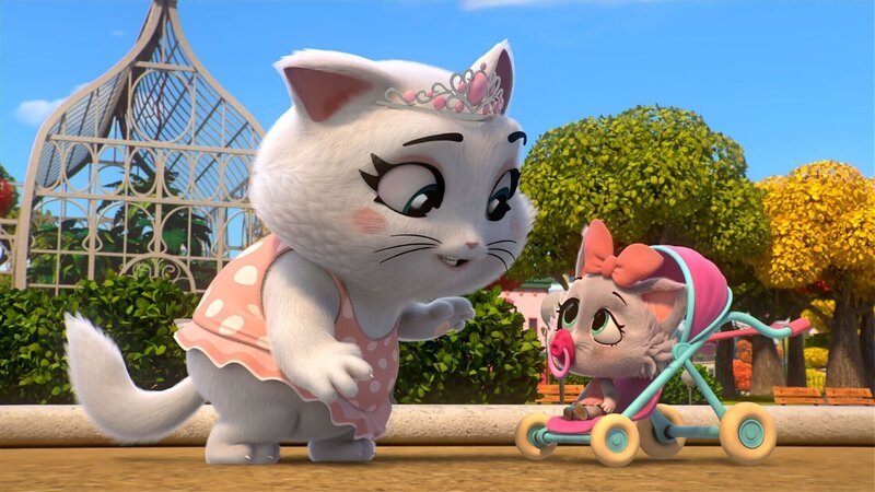 Am Eisstand verwechselt Pilou ihren Kinderwagen mit dem von Katzenmama Lola, in dem allerdings ein echtes Katzenbaby liegt. Ohne es zu merken, läuft sie mit Katzenbaby Kitty nach Hause. – Bild: SUPER RTL