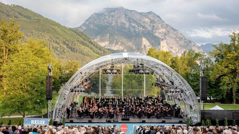 Bühne. – Bild: ZDF und ORF/​STARS & TALENTE/​Foto Strobl