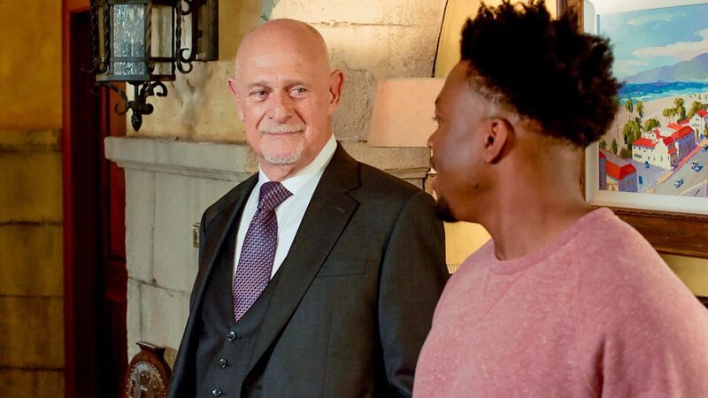 (v.li.): Gerald McRaney (Admiral Hollace Kilbride), Caleb Castille (Special Agent Devin Roundtree). – Bild: ORF/​Sevenone International/​CBS