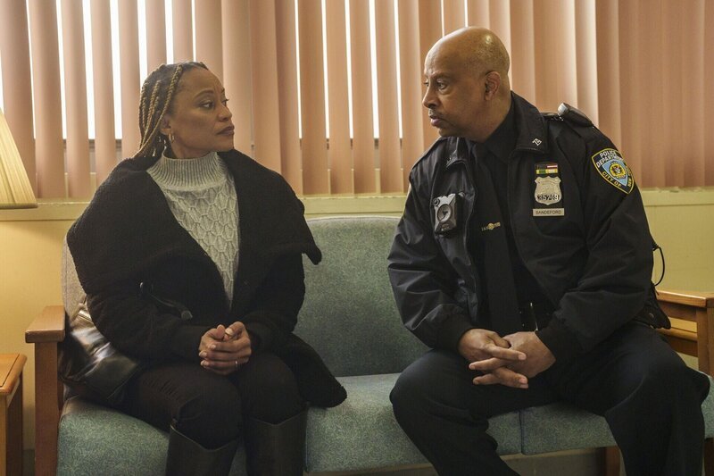 Tootie McKay (Christiana Blain, l.); Officer Marvin Sandeford (Ruben Santiago-Hudson, r.) – Bild: CBS Broadcasting, Inc.