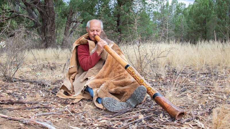 Urige Klänge: Die australischen Didgeridoos zu den ältesten Instrumenten der Welt. – Bild: Honorarfrei – nur für diese Sendung bei Nennung ZDF und Ampersand Urige Klänge: Die australischen Didgeridoos zu den ältesten Instrumenten der Welt. – Bild: Honorarfrei – nur für diese Sendung bei Nennung ZDF und Ampersand