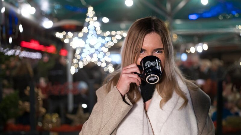 Geschenke kaufen, Lichter, Glühwein: Das gehört für viele im Dezember einfach dazu. – Bild: ZDF und Jens Ufer Geschenke kaufen, Lichter, Glühwein: Das gehört für viele im Dezember einfach dazu. – Bild: ZDF und Jens Ufer