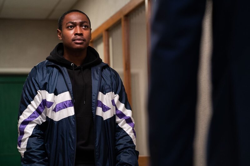 Christian (Gamba Cole) ist auf der Flucht. Doch um sein altes Leben endlich hinter sich lassen zu können, braucht er das Geld. Dafür ist ihm inzwischen jedes Mittel recht. – Bild: ZDF