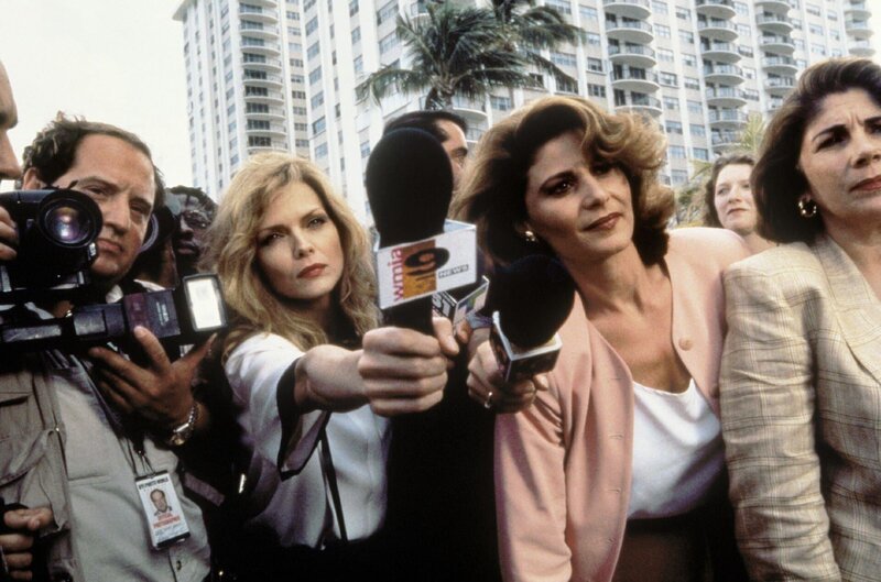 Sally Atwater (Michelle Pfeiffer, 2.v.li.) setzt sich in der umkämpften Branche durch. – Bild: Super RTL