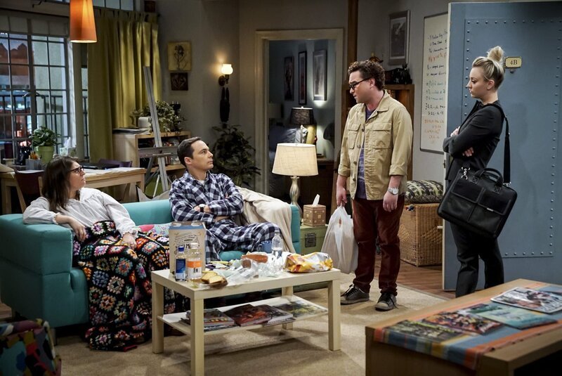 L-R: Amy (Mayim Bialik); Sheldon (Jim Parsons); Leonard (Johnny Galecki); Penny (Kaley Cuoco) – Bild: CBS Broadcasting, Inc.
