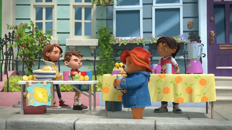 L-R: Judy Brown, Jonathan Brown, Paddington, Toq – Bild: Paramount