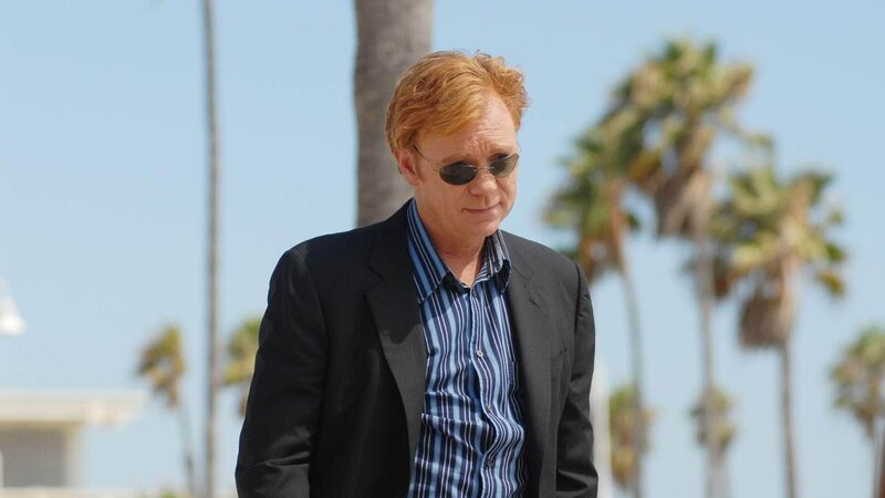 Das Team um Horatio (David Caruso) muss den Tod zweier Menschen aufklären, die bei einem Überfall auf eine Juweliersparty umgebracht wurden. – Bild: SUPER RTL