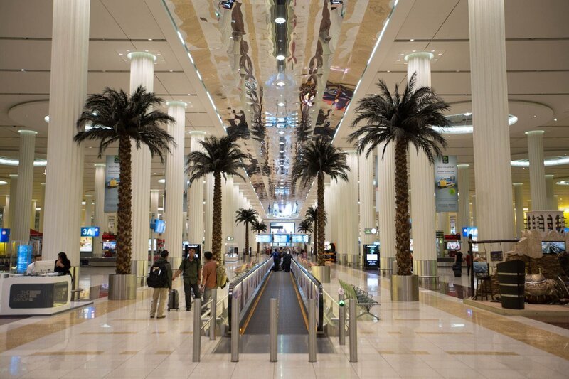 Einem Emirates-Ingenieur bleibt eine Stunde Zeit, die Wasserpumpe einer Boeing 777 zu reparieren. – Bild: 2014 National Geographic Partners,LLC. All rights reserved. Lizenzbild frei