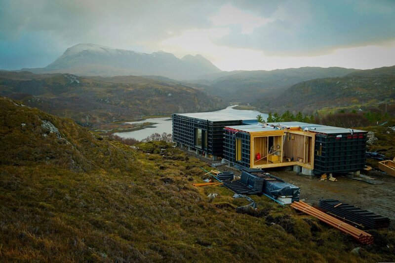 Das Traumhaus auf einer Klippe an der zerklüfteten Nordwestküste Schottlands. – Bild: Foto: RTL /​ Windfall Films