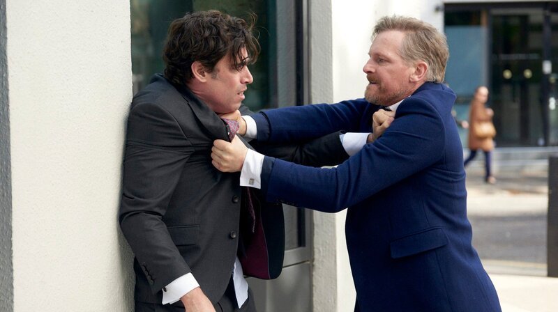 Nathan (Stephen Mangan) und Christie (Barry Atsma) – Bild: NDR/​Sister Pictures