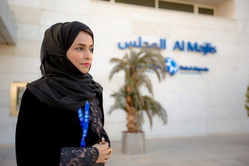Dubai Airport, UAE: Najla Al Midfa (Al Majlis Manager) side profile shot. Najla and her team look after VIPs, making sure their time spent at Dubai Airport is seamless. (Photo Credit: National Geographic Channels/​ John Bonny) – Bild: 2014 National Geographic Partners,LLC. All rights reserved. Lizenzbild frei