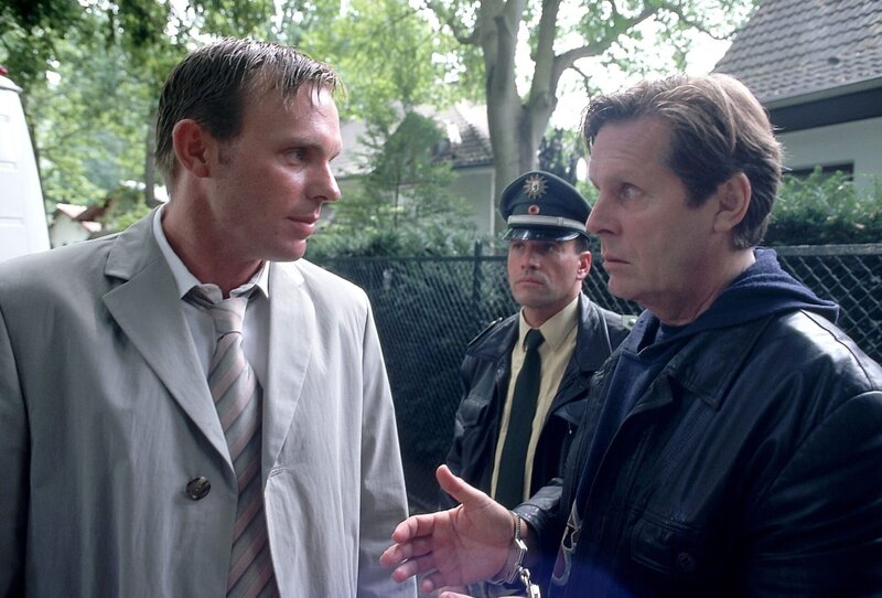 Kalte Berührung – Bild: ORF/​RTL