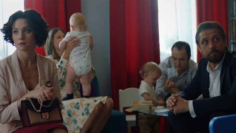 L-R: Ira (Anastasiya Popova), Igor Sergeevich (Roman Mayakin) – Bild: AXN White
