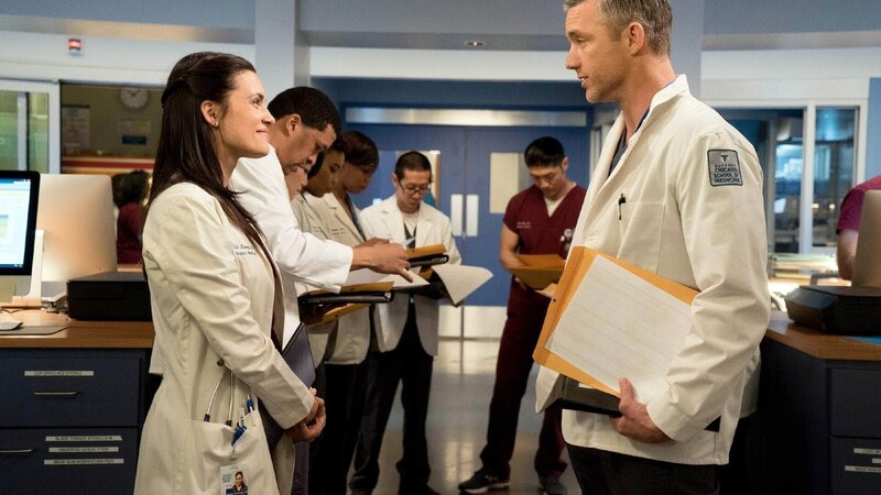 Dr. Natalie Manning (Torrey DeVitto), Jeff Clarke (Jeff Hephner) – Bild: MG RTL D /​ NBC Universal