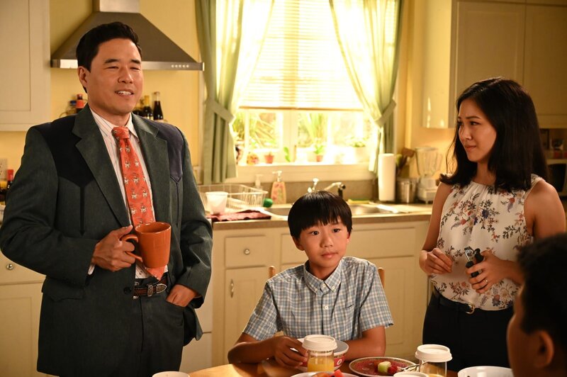 (v.l.n.r.) Louis Huang (Randall Park); Evan Huang (Ian Chen); Jessica Huang (Constance Wu) – Bild: American Broadcasting Companies. /​ John Fleenor