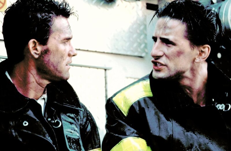 L – R: Stephen McCaffrey (Kurt Russell), Brian McCaffrey (William Baldwin) – Bild: DMB L – R: Stephen McCaffrey (Kurt Russell), Brian McCaffrey (William Baldwin) – Bild: DMB