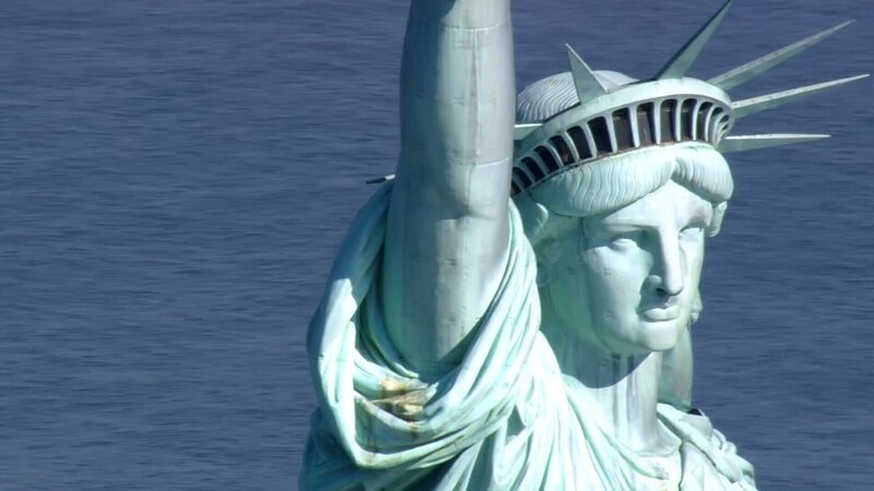 Seit ihrer Einweihung im Oktober 1886 steht die Freiheitsstatue im Hafen von New York City. – Bild: Honorarfrei – nur für diese Sendung bei Nennung ZDF und Skyworks