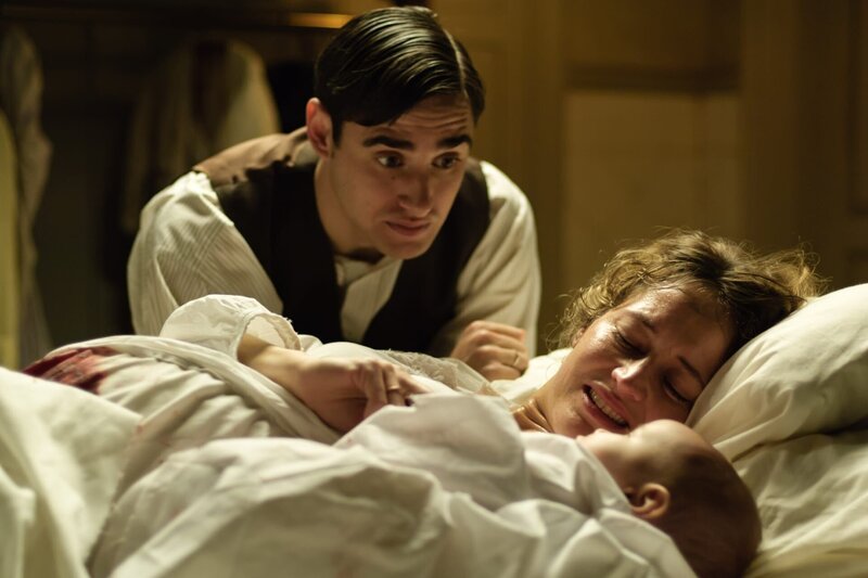 Andrés (Llorenç González, l.); Belén (Marta Larralde, r.) – Bild: port.hu