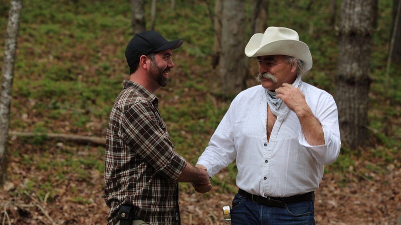 Marty Raney and David C. shaking hands – Bild: Warner Bros. Discovery, Inc.