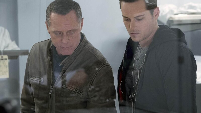 Hank Voight (Jason Beghe, l.), Jay Halstead (Jesse Lee Soffer) – Bild: TVNOW /​ 2017 NBCUniversal