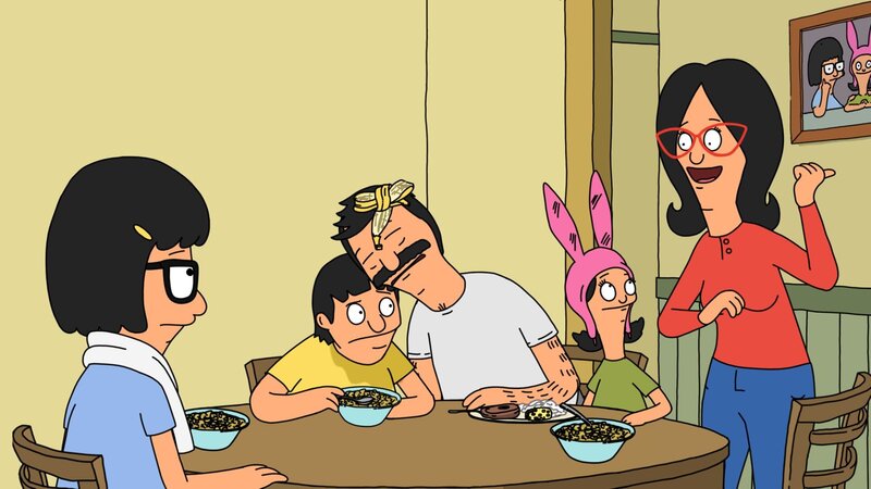 Bei ihnen ist immer etwas los: Bob (M.), Linda (r.), Louise (2.v.r.), Gene (2.v.l.) und Tina (l.) … – Bild: ViacomCBS /​ FOX /​ 2011 FOX BROADCASTING /​ BOB’S BURGERS and 2011 TTCFFC ALL RIGHTS RESERVED.
