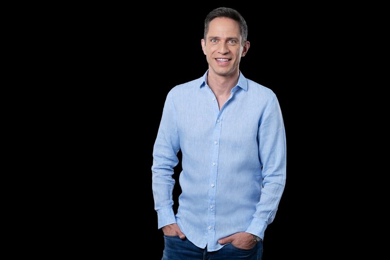 Adrian Küpfer – Moderator Radio SRF 1 – Bild: SRF/​Gian Vaitl