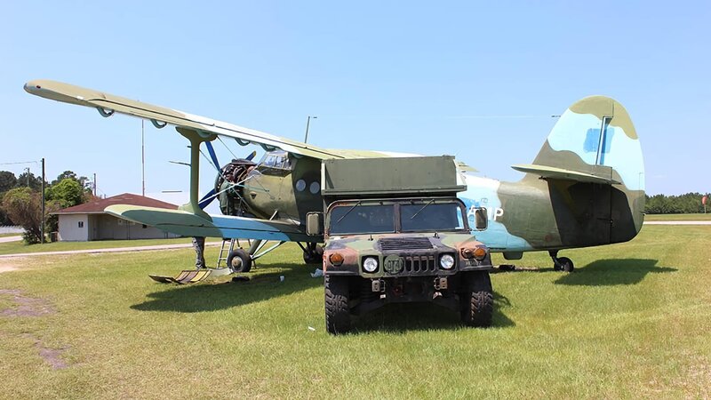 Michael Manousakis does not miss out on this unique opportunity: the boss of „Morlock Motors“ snatched twenty 4x4 icons on his shopping tour in the land of unlimited possibilities in order to sell them to collectors and enthusiasts in Germany – Bild: DMAX