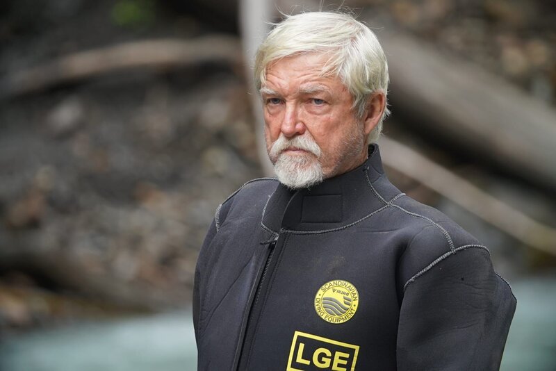 Fred Hurt in a dive suit. – Bild: Discovery Channel /​ Discovery Communications