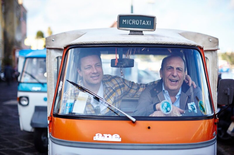 Jamie Oliver (l.), Gennaro Contaldo – Bild: RTL /​ © Jamie Oliver Productions 2018