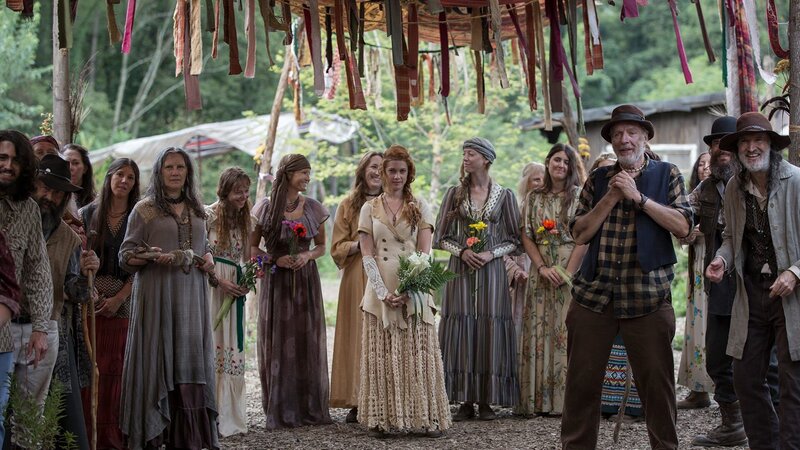 L-R: Ted Williams als Big Foster Posse Member, Laurie Klatscher als Emelye, Gillian Alexy als G’Win Farrell, Johanna McGinley as Annalivia Farrell, – Bild: AXN Black