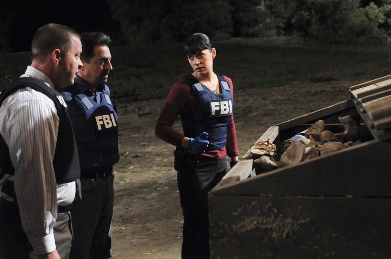 CRIMINAL MINDS – „ …And Back“ – The BAU continues its search for a serial killer who has forced the team into Canada to catch him and has placed a team members life in danger, on „Criminal Minds“ airing on CBS on WEDNESDAY, MAY 20 (10:00⁠–⁠11:00 p.m., ET). (ABC STUDIOS/​MICHAEL YARISH) JOHN LACY, JOE MANTEGNA, PAGET BREWSTER – Bild: 13th Street