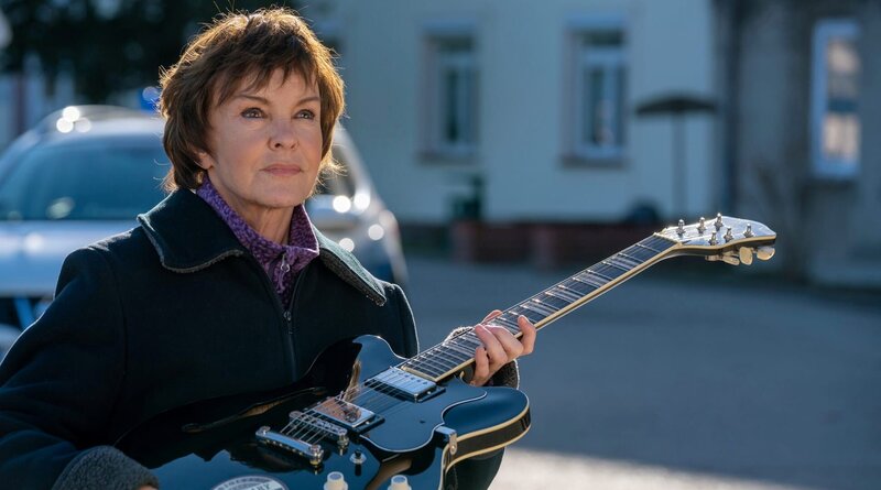 Ex-Staatsanwältin Karin Lossow (Katrin Sass). – Bild: Bavaria Media GmbH
