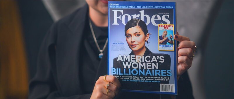 Laut Forbes war Kylie Jenner die bislang jüngste Self-Made-Milliardärin der Welt. Das Magazin hat ihr diesen Titel allerdings wieder entzogen. – Bild: ZDF