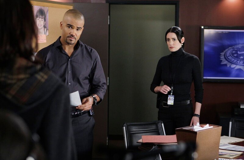 Die Profiler werden nach Ashburn, Virginia, gerufen. Dort sollen sie sich an die Fersen eines Kriminellen klemmen, der verdächtigt wird, bereits seit acht Jahren Kinder zu entführen: Morgan (Shemar Moore, l.) und Prentiss (Paget Brewster, r.) … – Bild: 13th Street